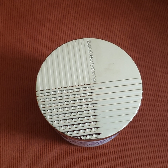 *2 for $40* 🍪🍦Bath & Bodyworks 3-wick Candle Cookies & Cream🍦🍪 - Picture 4 of 4